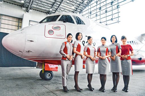 ■遠東航空今年八月才為員工設計新制服。