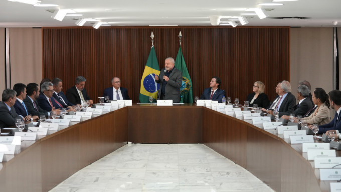 巴西總統府幕僚長科斯達表示，總統盧拉的政府已經恢復正常工作。 AP