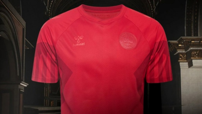 丹麦国家队球衣供应商设计低调球衣，以抗议卡塔尔人权纪录。网上图片