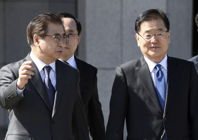 南韩国家安保室长郑义溶(右)。AP