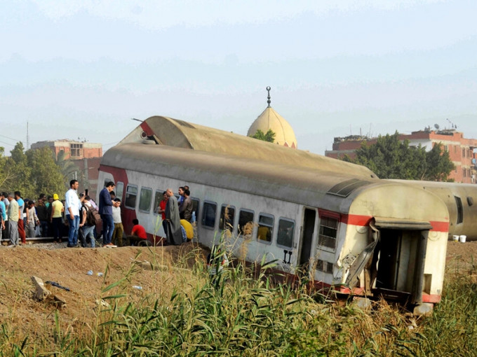 埃及有客運列車出軌。AP圖片