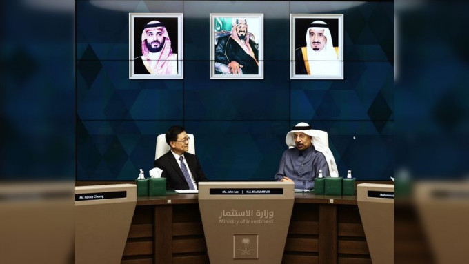 李家超出访沙特阿拉伯首日宣布，两地将启动促进和保护投资协定谈判。李家超FB