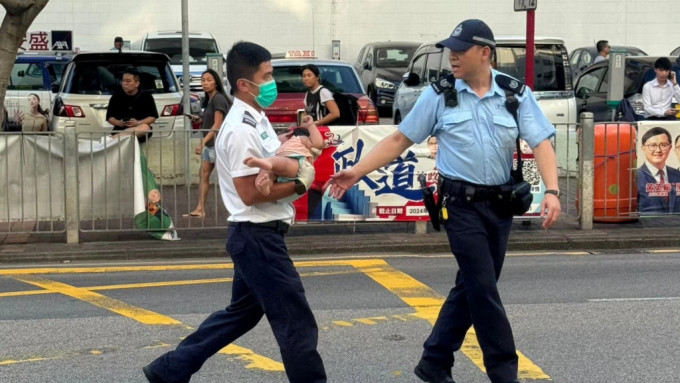 天后現可疑信件 警方消防趕至 突遇途經幼童危急迅即施救。東區警區FB