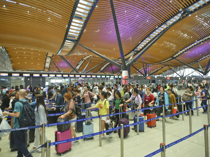 入境處預料十一假期約有737萬人次進出香港。資料圖片