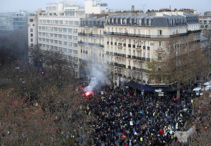 法国大罢工及示威持续。AP图片