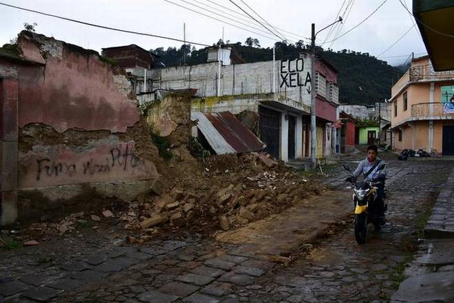危地马拉发生黎克特制6.9级强烈地震，造成最少5人死亡，7人受伤。