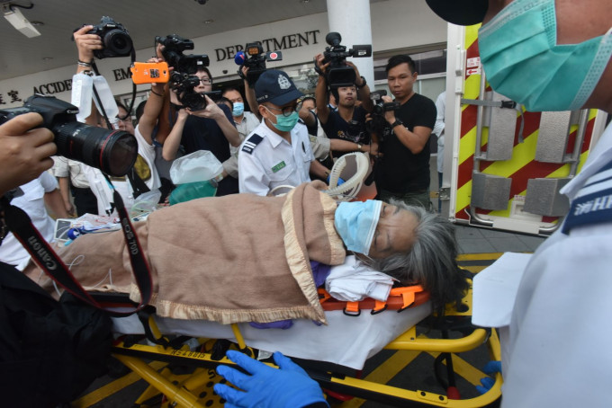 女傷者由瑪嘉列醫院轉去瑪麗醫院。楊偉亨攝
