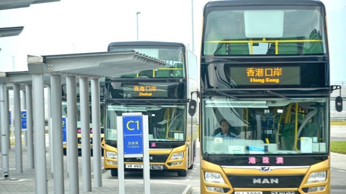 兩名女子乘搭金巴由香港前往澳門，其後確診。資料圖片