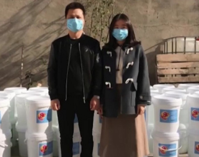 为期望重返校园，江西女大学生用压岁钱捐2吨消毒水学校。网图