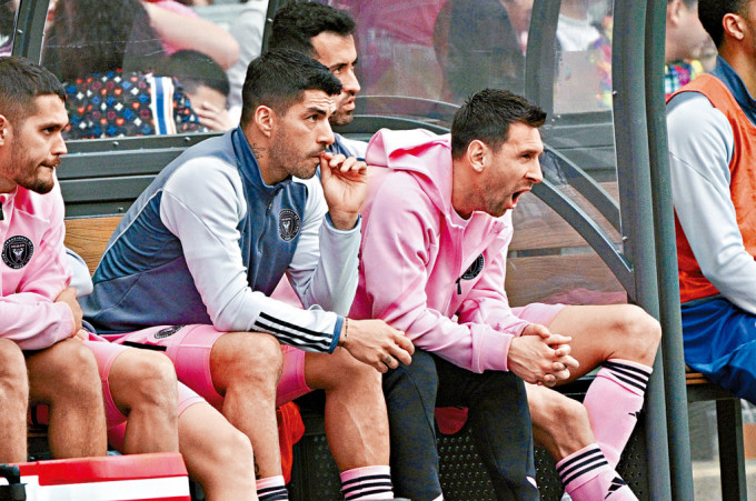 國際邁亞密對陣香港聯賽選手隊的友賽昨日上演，惟美斯與蘇亞雷斯「坐足全程」。