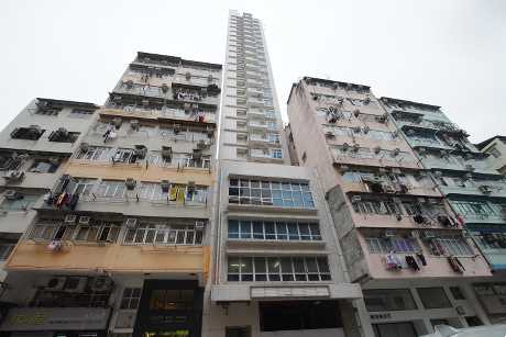 由鄧成波家族持有的鴨寮街全幢商住樓以約2.18億易手。