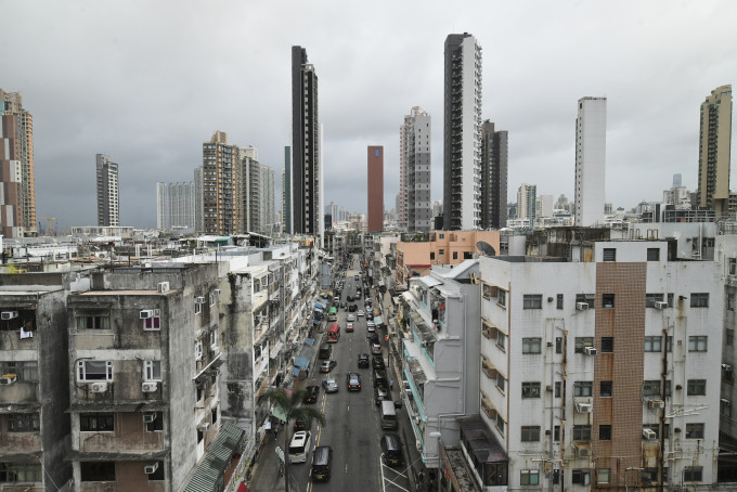 夏宝龙在讲话中已定出了一个长远的住房目标，到2049年，香港的劏房和笼屋将会消失。资料图片