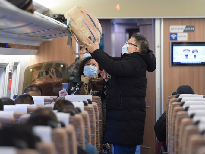 内地春运首日惨淡开场，半日内客运航班取消超过一半。新华社图片