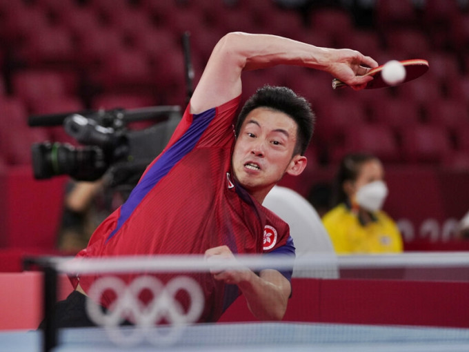乒乓球男单港队代表黄镇廷不敌中华台北的庄智渊，未能晋级。AP图片