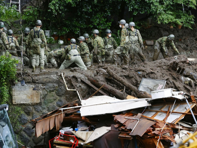 日本熱海市泥石流，增至3死113人仍下落不明。AP圖片