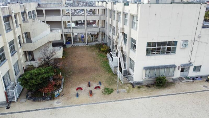 日本京都城阳市寺田南小学。 京都府教育委员会