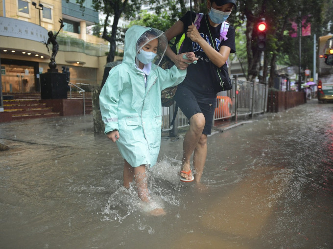 上月风暴「狮子山」及「圆规」短时间接连吹袭香港。资料图片