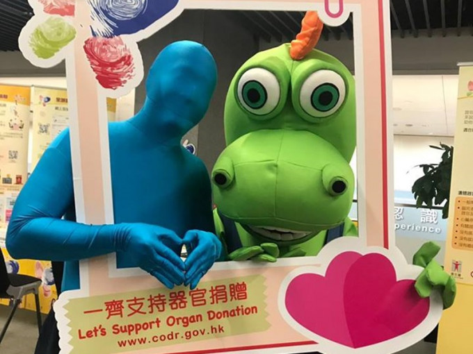 「任何仁」「联同「清洁龙阿德」宣传器官捐赠。「器官捐赠在香港」fb图片