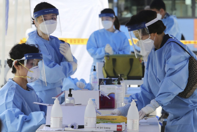 南韓單日新增病例連續兩天超過50宗。AP圖片