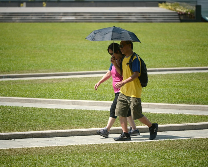 下周一有雷雨，最高气温跌穿30℃。资料图片