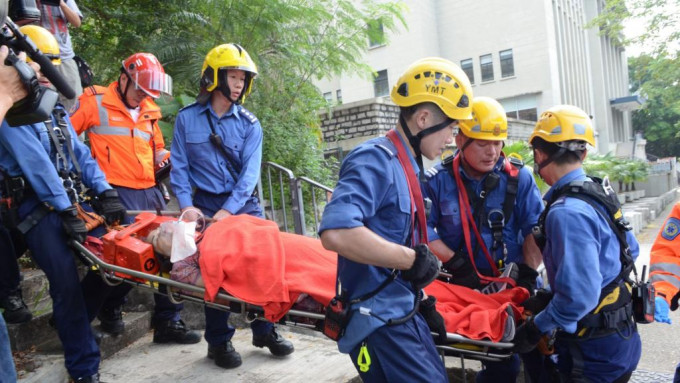 嘉顿山当日4名伤者由消防救落山送院。资料图片
