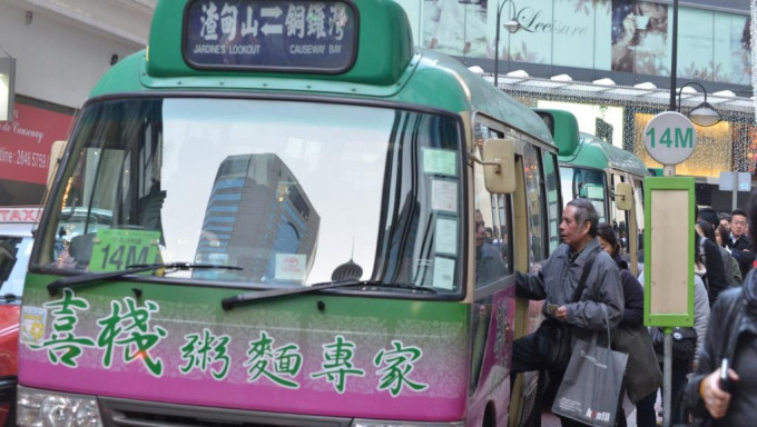 市民在7月1日，可免费乘搭14M等4条小巴路线。资料图片