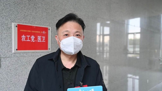 上海仁濟醫院黨委書記鄭軍華表示，上海已走出感染高峰。