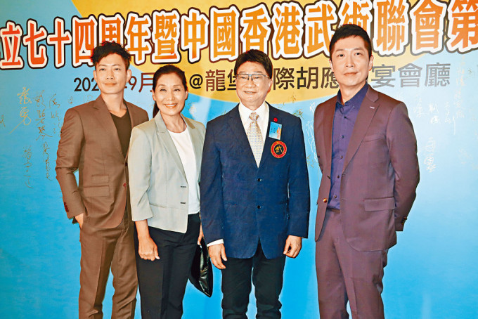 徐小明（右2）身為中國香港武術聯會副會長，當然支持推廣武術。