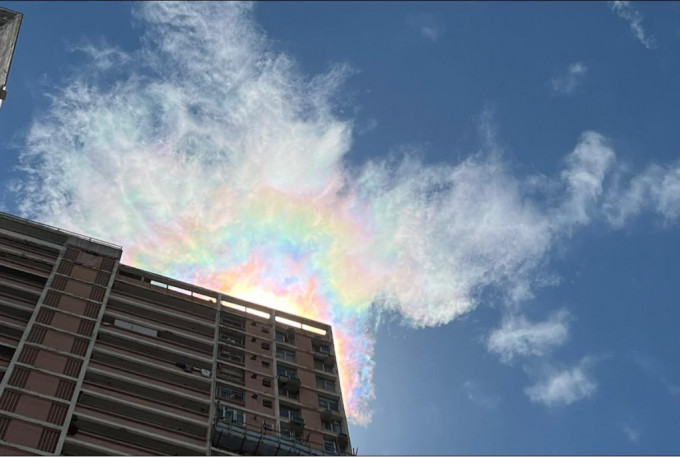 觀塘彩虹雲。fb「社區天氣觀測計劃 CWOS」網民Joey Ma圖片