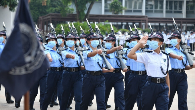 警方發言人表示，警隊會配合公務員事務局的新政策，以讓青年更好地規劃未來事業發展。