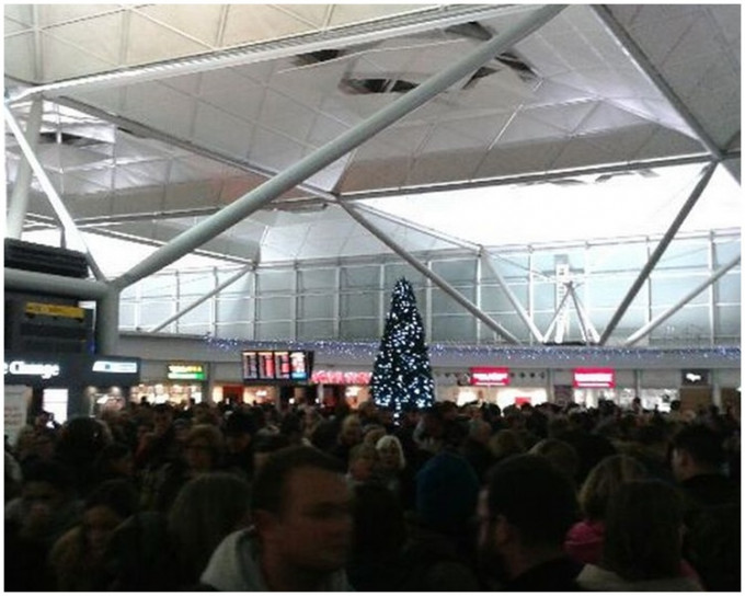 斯坦斯特德機場多班航班取消，大量乘客濟留當地（網上圖片）