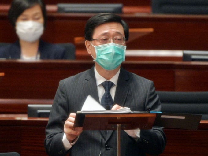 政务司司长李家超表示，若有个人或组织违反香港法律，都必须依法处置。