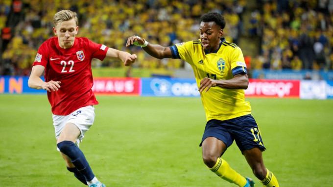 艾兰加在瑞典上阵时主要踢左路。 Reuters