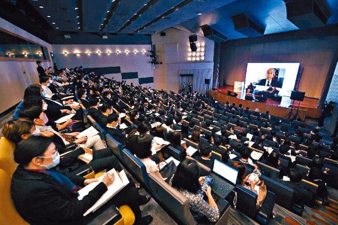 國際刑事法律研討會座無虛席。