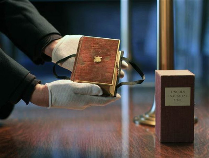 林肯156年前宣誓就職時所用的古老聖經。nbcnews