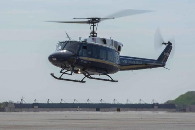 美国空军一架直升机在维珍尼亚州飞行途中，被人开枪射击。 网图