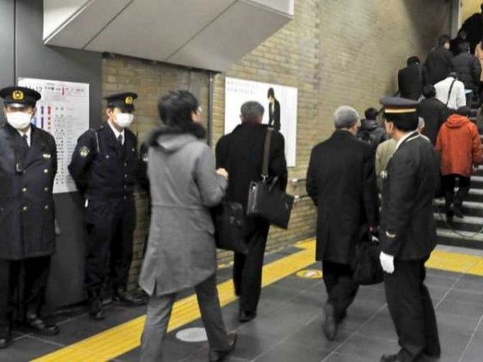 日本一名JR职员发烧坚持返工，其后确诊，曾出入3个车站恐播毒。(资料图片)