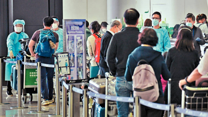 政府前日宣布下月将解除英美等九国的「禁飞令」，旅游业界预期出现抢机票潮。