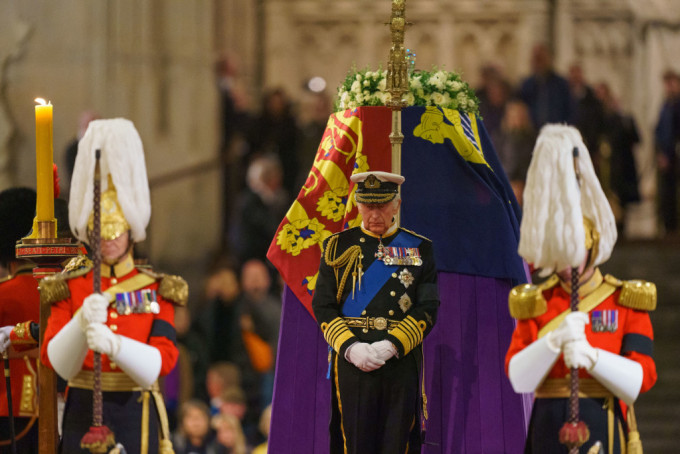 查理斯三世出席女皇守灵仪式。AP