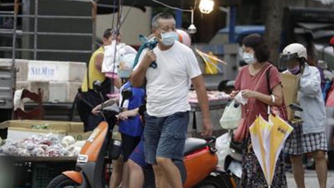 台湾增34020宗本土病例，再多55人死亡。AP