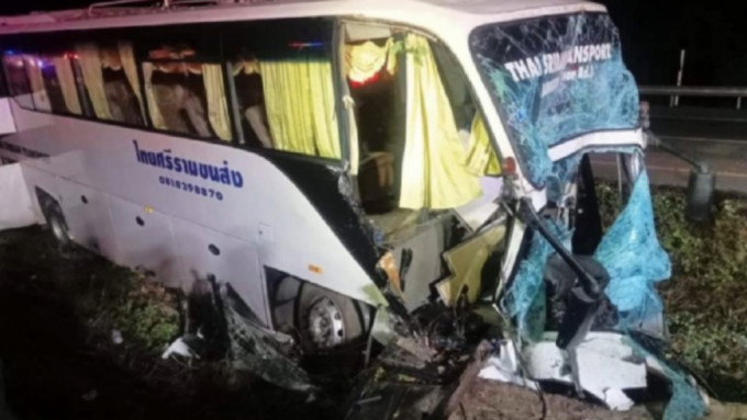 泰国一辆载有中国游客的旅巴遇祸，导致1死33伤。
