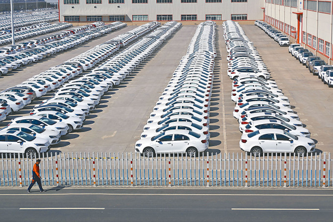 吉利汽车中期纯利按年增3.7%，至23.81亿元人民币，不派中期息。