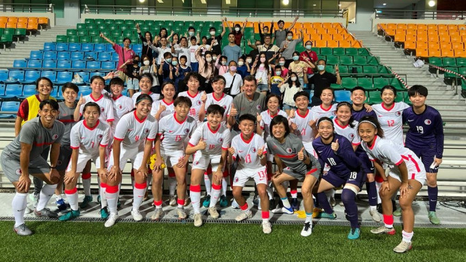 香港女子隊在大勝之後合照留念。 足總圖片