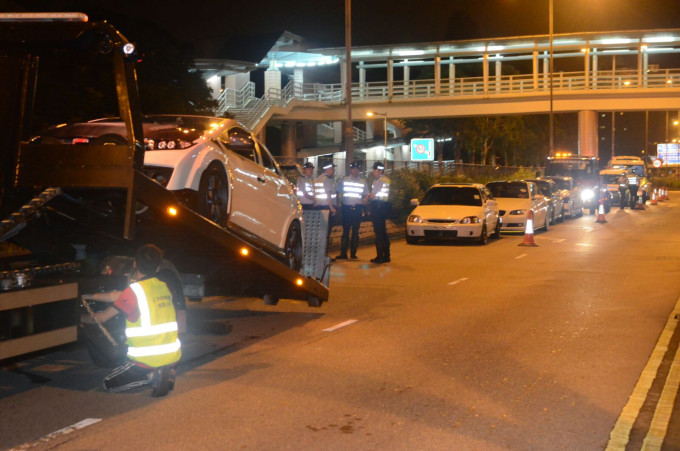 7輛私家車涉嫌非法改裝被警方扣查。