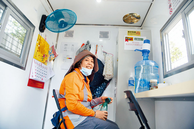 食環署為員工提供休息設施，並加裝飲水機。