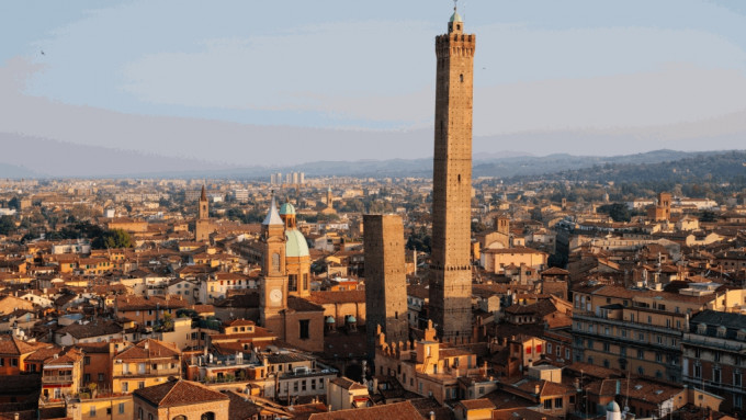 意大利古城博洛尼亞市有兩座高塔，但都斜了。