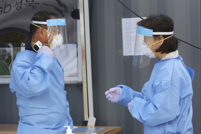 南韩增371人确诊，当局延长二级防控措施。AP图片