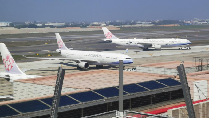 台湾当局指2项措施放宽后，才会考虑0+7。桃园机场FB
