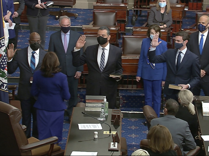 美国民主党3名参议员正式宣誓就职。AP图