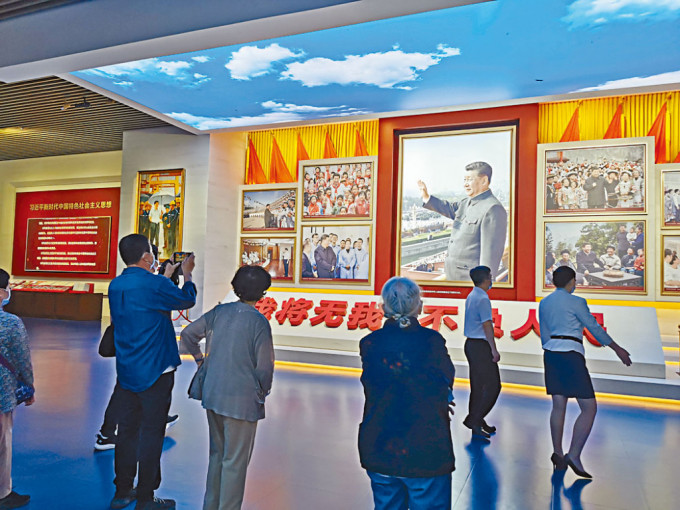 中共黨史館內的習近平巨幅畫像。